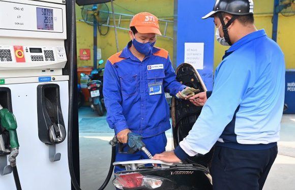 Giá xăng dầu ngày 21/10 tiếp tục tăng, tối đa 840 đồng/lít
