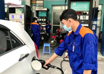 Giá xăng điều chỉnh lùi sang ngày 13/6