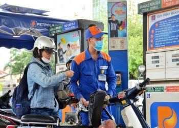 Ủy ban Thường vụ Quốc hội đồng ý giảm thuế môi trường 2.000 đồng/lít xăng