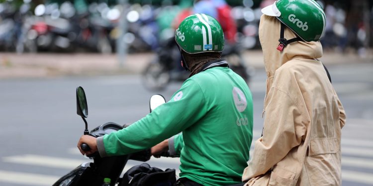 Hãng xe Grab tăng cước tất cả dịch vụ