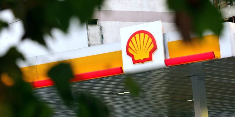 Shell hứng chỉ trích vì mua 100.000 tấn dầu của Nga?