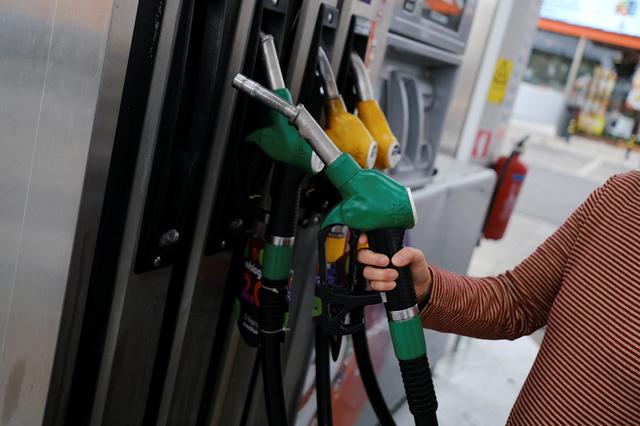 Uber sắp áp dụng phụ phí nhiên liệu do giá xăng tăng cao