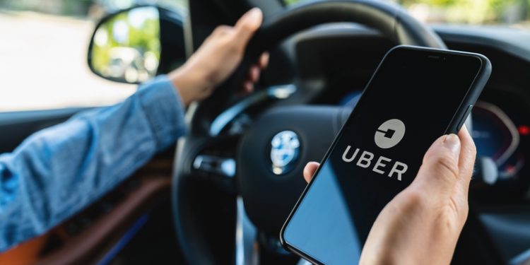 Uber sắp áp dụng phụ phí nhiên liệu do giá xăng tăng cao
