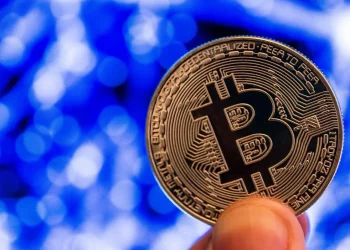 ViMoney: Bitcoin chỉ mất 13% giá trị trong khi cổ phiếu Netflix, Paypal và Facebook mất hơn 40% trong một năm