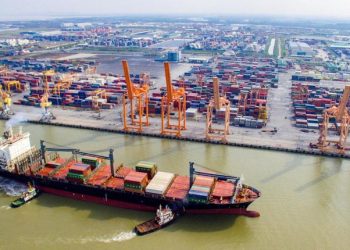 Doanh nghiệp vận tải “méo mặt” vì giá xăng dầu - Ảnh 1.