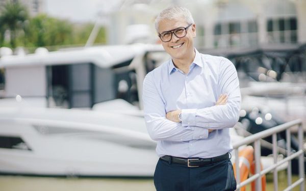 ViMoney: Chân dung Chủ tịch Openasia Group - Đối thủ kín tiếng của "vua hàng hiệu" Johnathan Hạnh Nguyễn