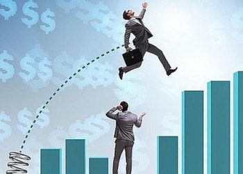 Lạm phát dự báo leo thang, Giám đốc Phân tích VNDirect gợi ý 2 nhóm cổ phiếu triển vọng sẽ "phát sáng"
