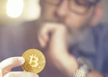 ViMoney: Peter Brandt tiết lộ khi nào ông sẽ thêm "mắt laser" Bitcoin vào ảnh đại diện Twitter
