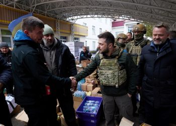 tổng thống ukraine thăm bucha ảnh 1