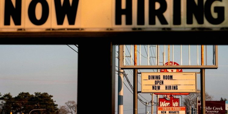 Thị trường lao động ở các nước giàu có quá chặt chẽ?