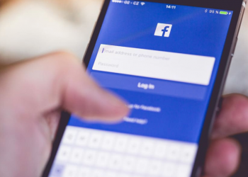 Tại sao người dùng Facebook trên thế giới đột ngột bị khóa tài khoản?