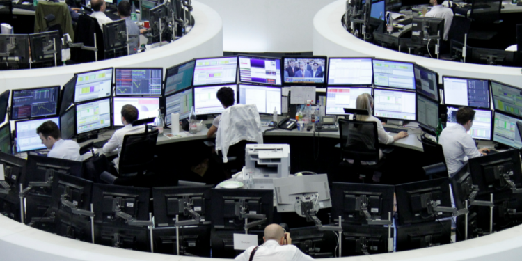 Thị trường chứng khoán chứng kiến nhiều câu chuyện mới