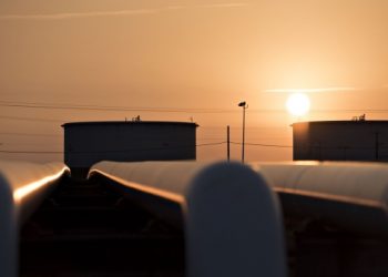 Fed thể hiện quan điểm diều hâu, Trung Quốc cam kết “chữa lành” kinh tế, giá dầu sụt giảm nhẹ