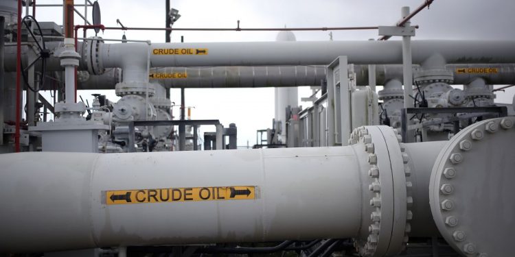 Kế hoạch xả kho dầu dự trữ của Mỹ phản tác dụng khi các công ty khai thác dầu nhất quyết từ chối