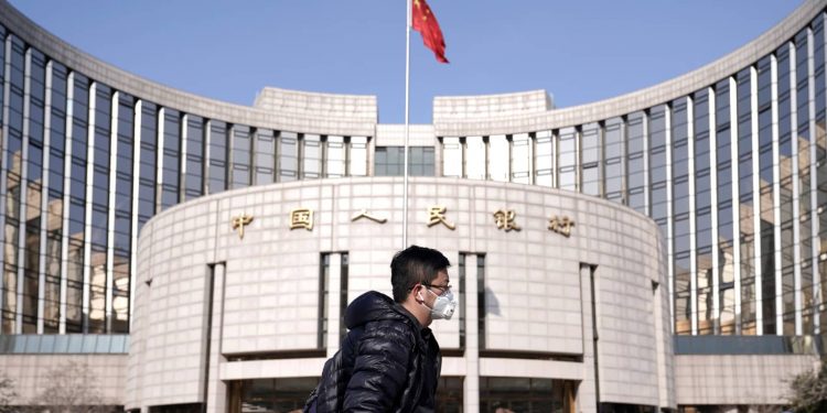 Thị trường chứng khoán châu Á “đỏ lửa” với bước đi bất ngờ của trong chính sách tiền tệ của Trung Quốc