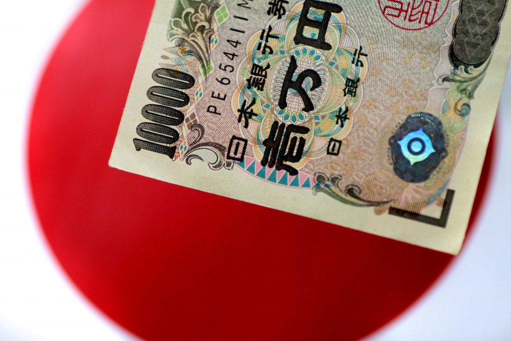 Cựu thủ tướng Nhật Shinzo Abe bị ám sát, vì sao đồng yên tăng giá