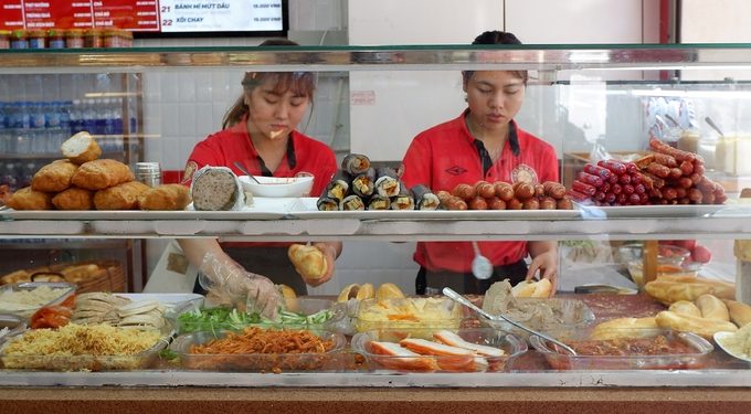 Khiến nhiều khách nhập viện, chủ quán bánh mì Liên Hoa bị phạt 92 triệu đồng