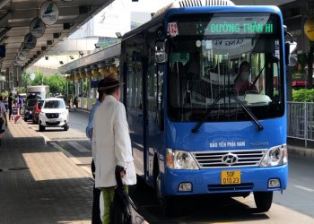 Ga quốc nội Tân Sơn Nhất cho 2 tuyến xe bus đón khách