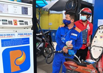 Giá xăng sẽ điều chỉnh lùi sau 1/5 và tăng giá?