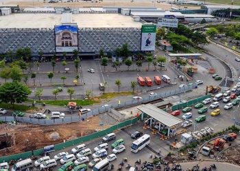 Áp phí mới với ô tô ra vào sân bay từ 1/4