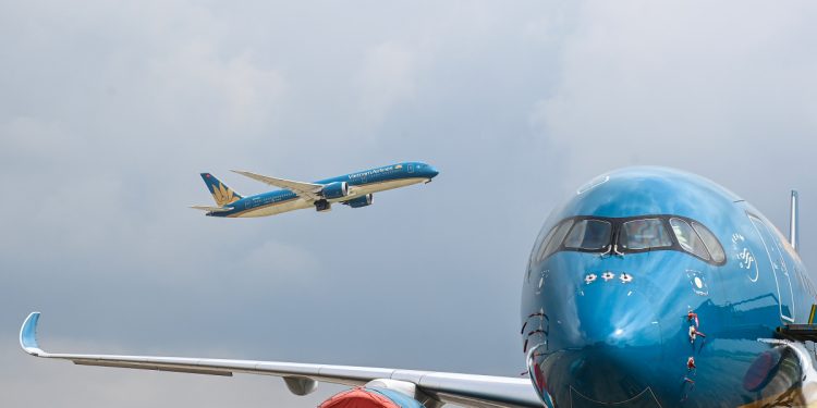 Lý do Bộ Tài chính từ chối giảm 100% thuế BVMT cho các hãng hàng không