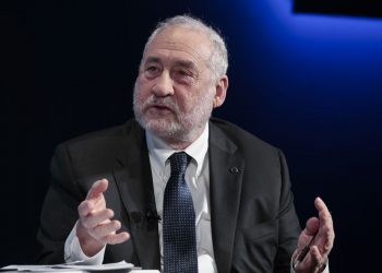 Chuyên gia đoạt giải Nobel kinh tế Joe Stiglitz: Tăng lãi suất cũng không thể “chữa lành” căn bệnh lạm phát