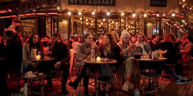 ViMoney: ViMoney: Tăng trưởng kinh tế toàn cầu đang chậm lại, nhưng chưa dừng lại?