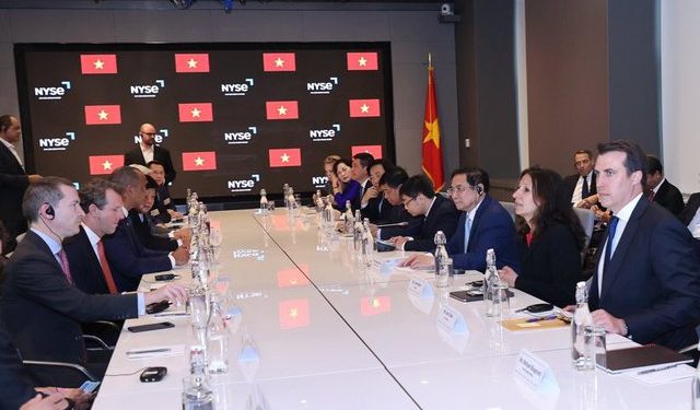 Thủ tướng Phạm Minh Chính tham quan, làm việc tại sàn giao dịch chứng khoán lớn nhất thế giới tại New York - Ảnh 1.