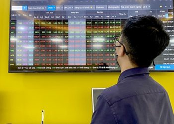 Uỷ ban Chứng khoán sẽ giao các sở giao dịch cảnh báo khi cổ phiếu tăng trần, giảm sàn 5-10 phiên