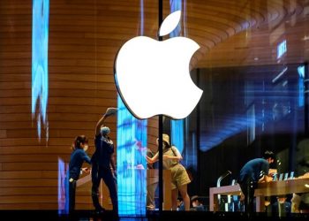 Apple chính thức mất "ngôi vương" công ty giá trị nhất thế giới