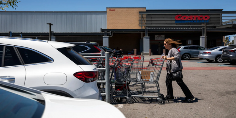 Công thức mua sắm của người Mỹ thay đổi để thích ứng với lạm phát