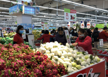 Giá cả hàng hóa biến động, tiểu thương mỏi mắt chờ “thượng đế”
