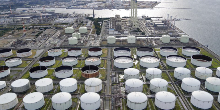 Giá dầu leo thang, Trung Quốc nới lỏng chính sách phong tỏa