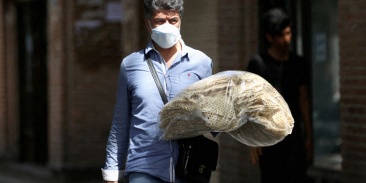 Iran khủng hoảng vì biểu tình và giá lương thực tăng phi mã