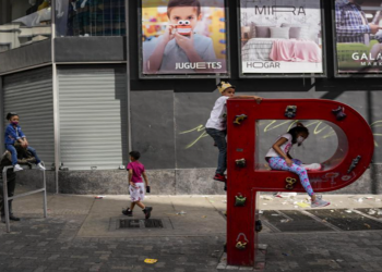Mỹ “xuống thang” với Venezuela vì dầu mỏ