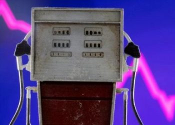 Giá dầu tăng sau khi EU cấm nhập khẩu phần lớn dầu từ Nga