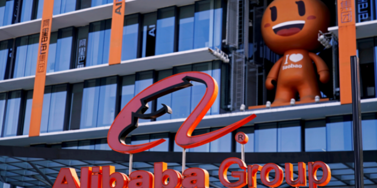 Nền kinh tế suy yếu vì Covid-19, Trung Quốc tạm “nhẹ tay” với lĩnh vực công nghệ