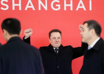 Quan hệ làm ăn với Trung Quốc của Elon Musk khiến thỏa thuận mua lại Twitter gặp rủi ro