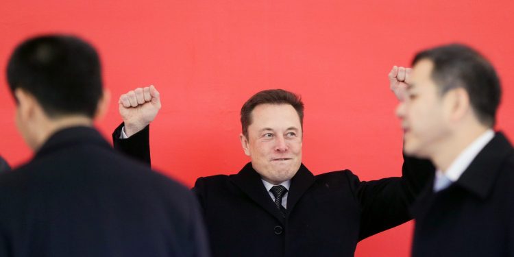 Quan hệ làm ăn với Trung Quốc của Elon Musk khiến thỏa thuận mua lại Twitter gặp rủi ro