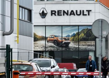 Thương hiệu ô tô huyền thoại của Pháp Renault bán tài sản cho Nga với giá 1 rúp