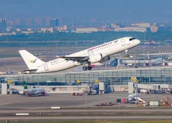 C919 - Máy bay đầu tiên do Trung Quốc sản xuất hoàn thành bay thử nghiệm