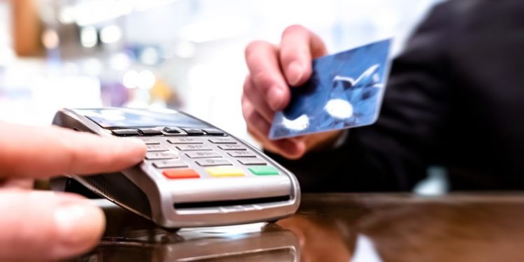 Đáo hạn thẻ tín dụng là gì? Có nên không?