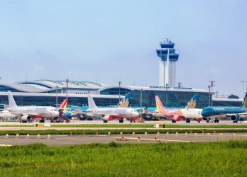 Hàng không lo lắng thu không đủ chi