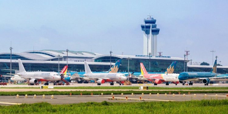 Hàng không lo lắng thu không đủ chi