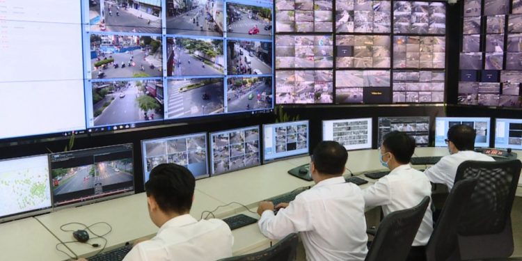 Đề xuất thông qua trạm cân, phạt nguội xe quá tải ở TP HCM