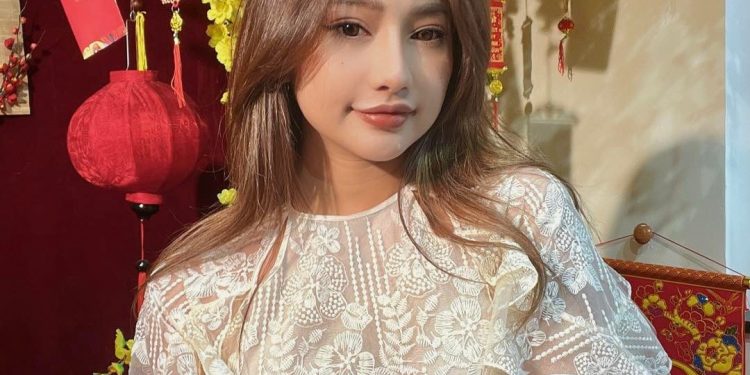 Dù là CEO nhưng Diệp Lê luôn xây dựng cho mình phong cách trẻ trung phù hợp với công việc sáng tạo