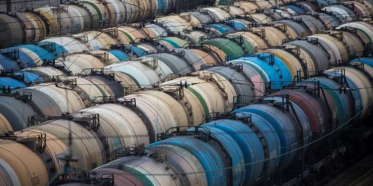 Dầu trượt giá, Mỹ hành động