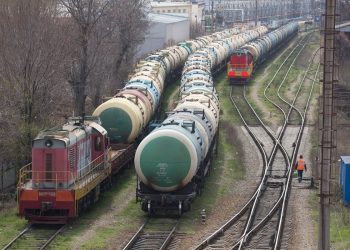 “Đừng đi quá xa”! Mỹ yêu cầu Ấn Độ ‘kiểm soát’ việc mua dầu của Nga