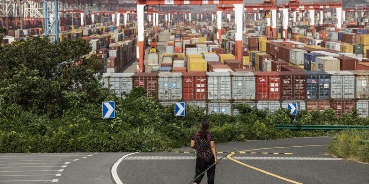 ViMoney: Xuất khẩu Trung Quốc chững lại khi các nước thắt chặt chi tiêu