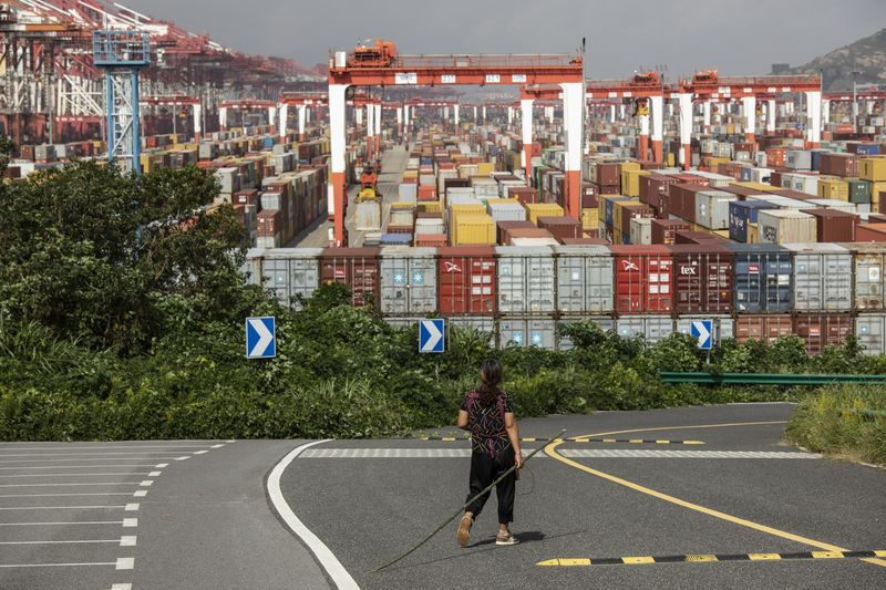 ViMoney: Xuất khẩu Trung Quốc chững lại khi các nước thắt chặt chi tiêu